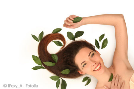 Mit einer Haarmaske mit Aloe Vera glaenzendes Haar bekommen