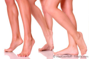 Glatte Beine von drei Frauen